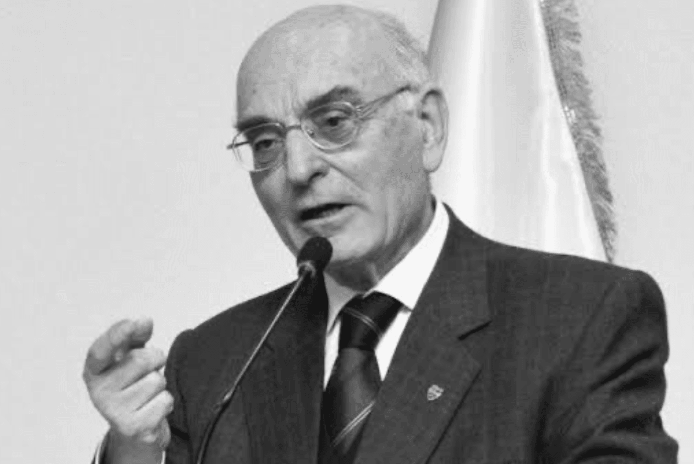 Ruşen Keleş